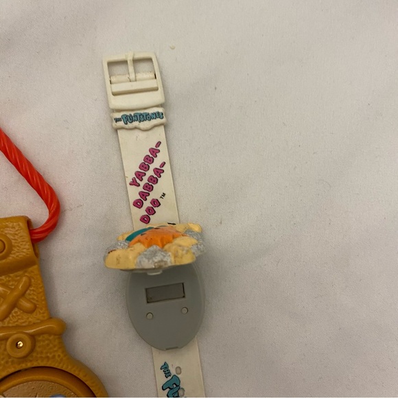 Kids Watch Lot Of 2 Untested Not Working Shrek Gingerbread Man & The Flintstones - Picture 4 of 9